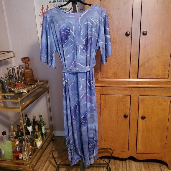 Toccara Avon Bell Sleeve Maxi Dress - Picture 2 of 6